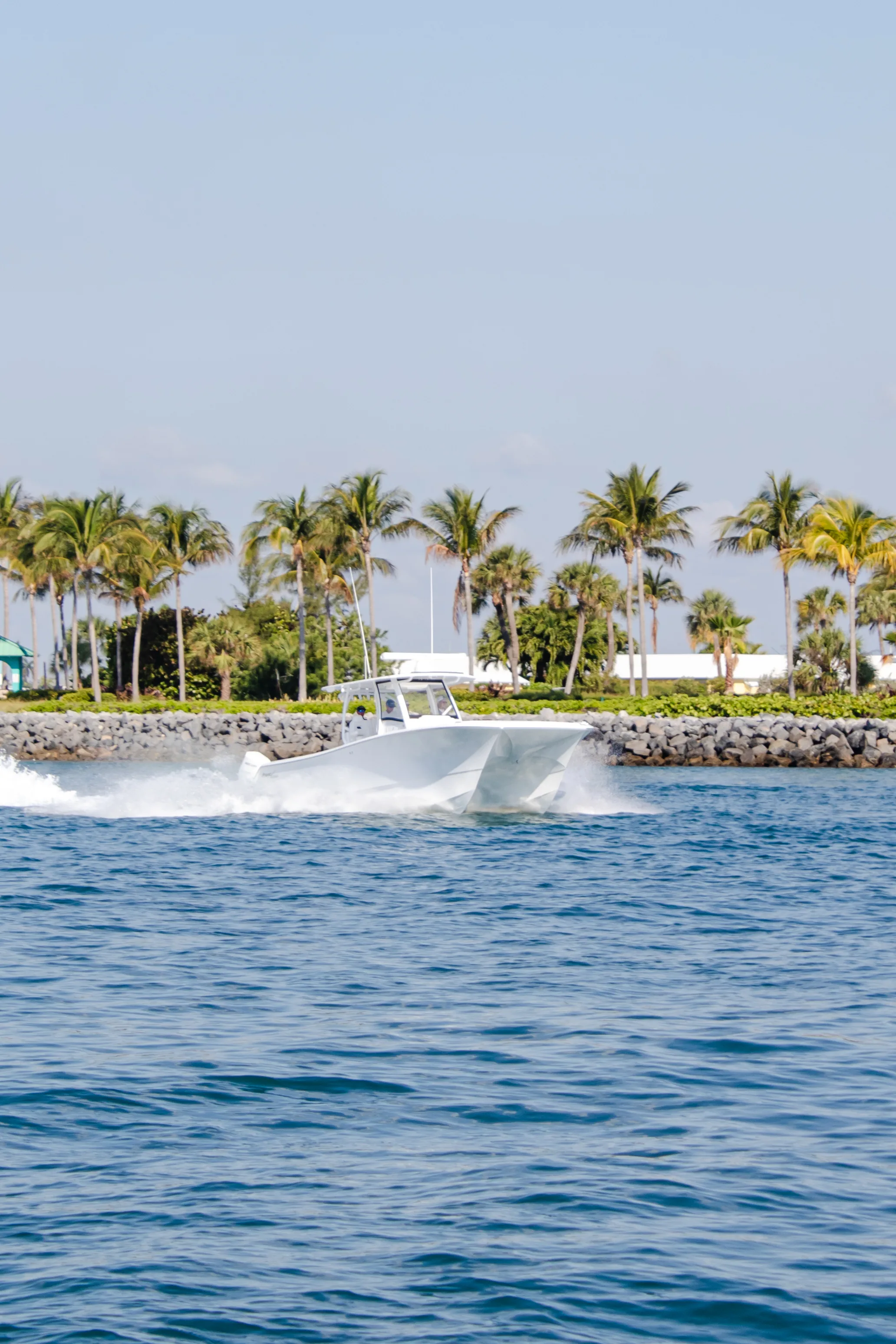 Front Runner 35 Cat on the water